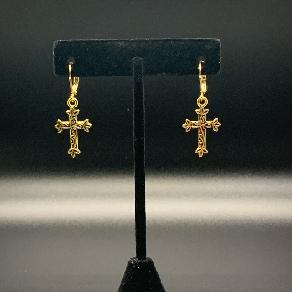 Elegant detailed golden cross earrings lever back